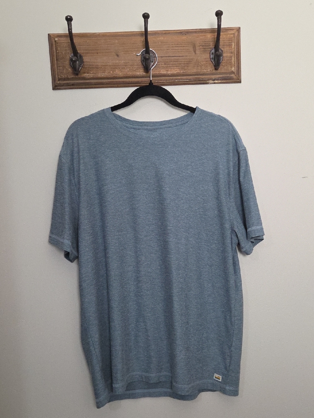 Vuori Men's Strato Tech Tee XL Heathered Blue Short Sleeve Buttery Soft EUC